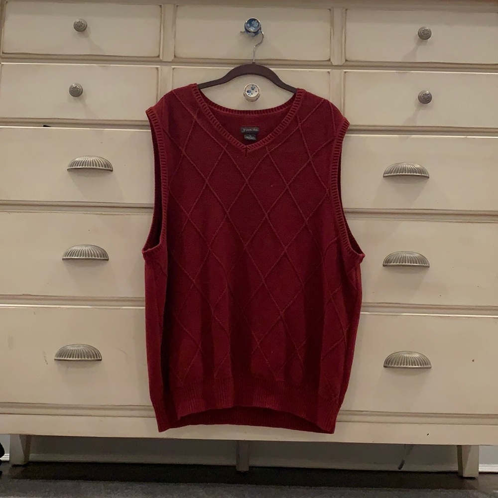 Men’s maroon vest